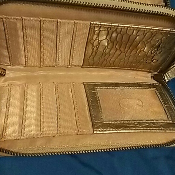 Jessica Simpson Antique Gold Clutch - Picture 5 of 8